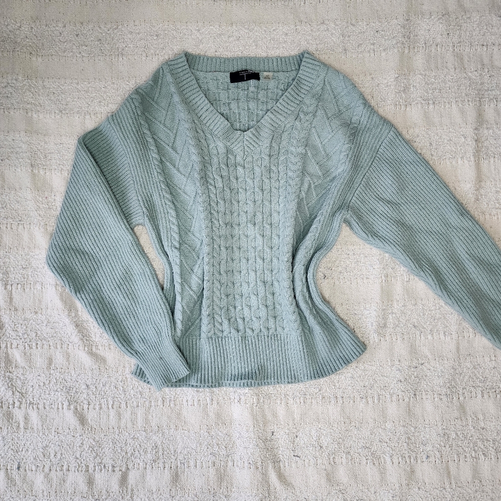 Small TAHARI Light Blue Cable Knit Sweater
